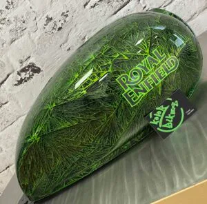 Réservoir de moto tout en peinture avec un effet cristal et alu brossé