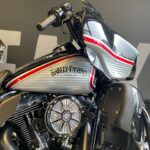 Peinture grise, noir et rouge Harley Davidson