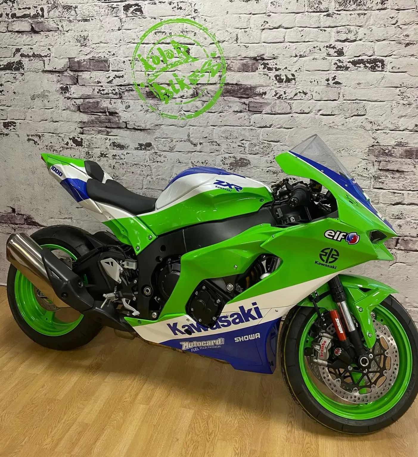 création de cet hommage au modèle emblématique du KAWASAKI 750 STINGER pour LOUIT MOTO MERIGNAC