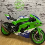 création de cet hommage au modèle emblématique du KAWASAKI 750 STINGER pour LOUIT MOTO MERIGNAC