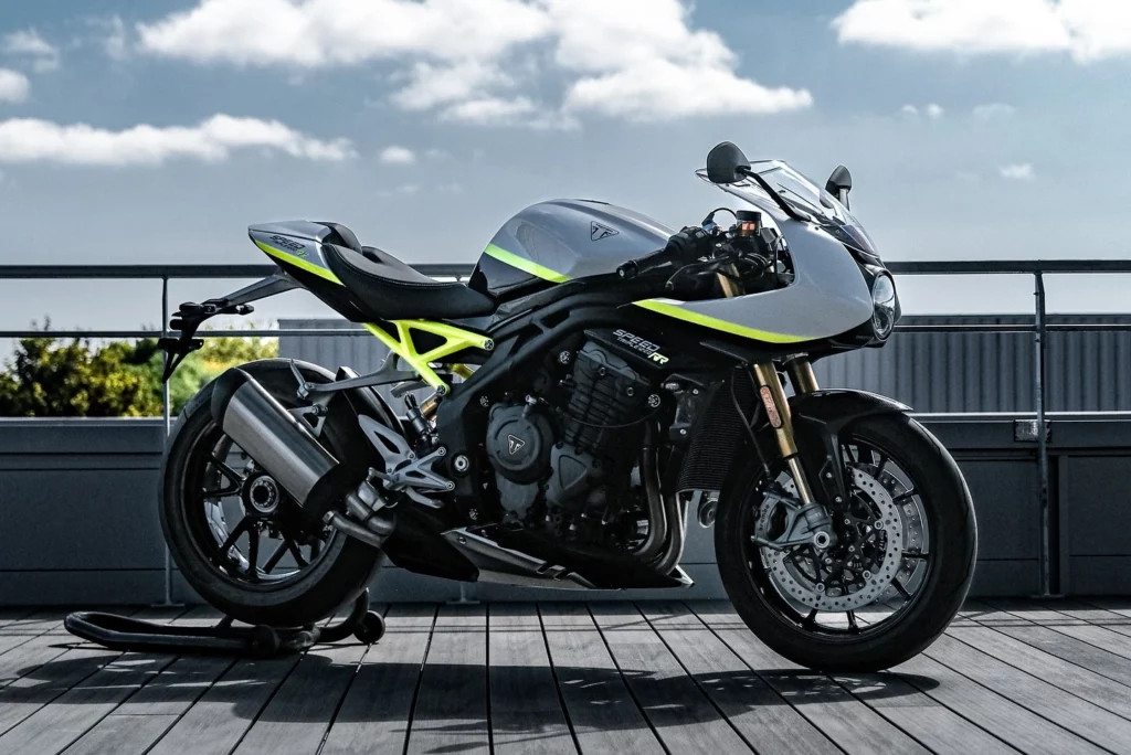 prépa Triumph Speed Triple 1200 RR - aux couleurs « Moto2 »