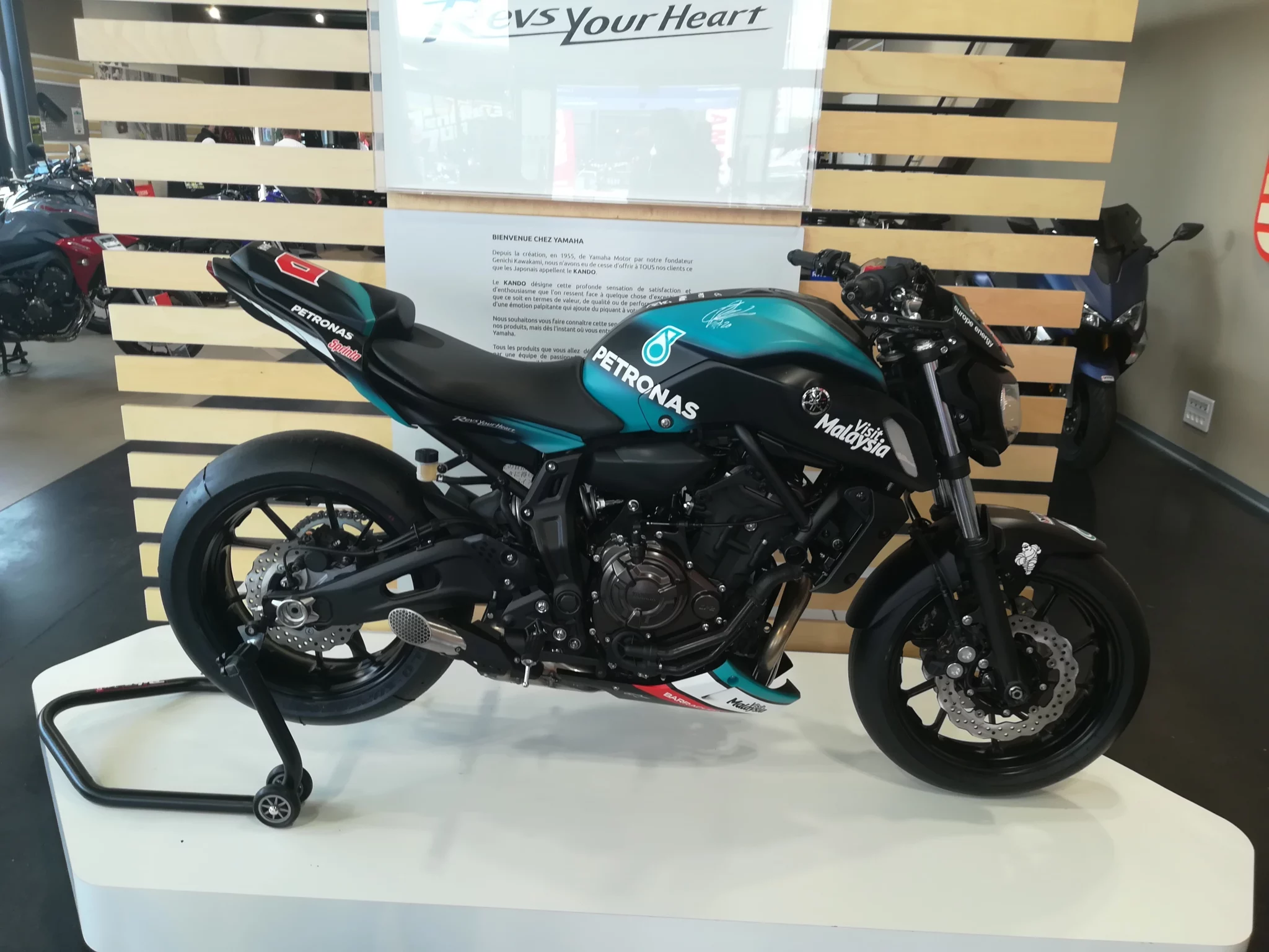 Peinture personnalisée Petronas pour Yam Center pour la fête de la moto 2019