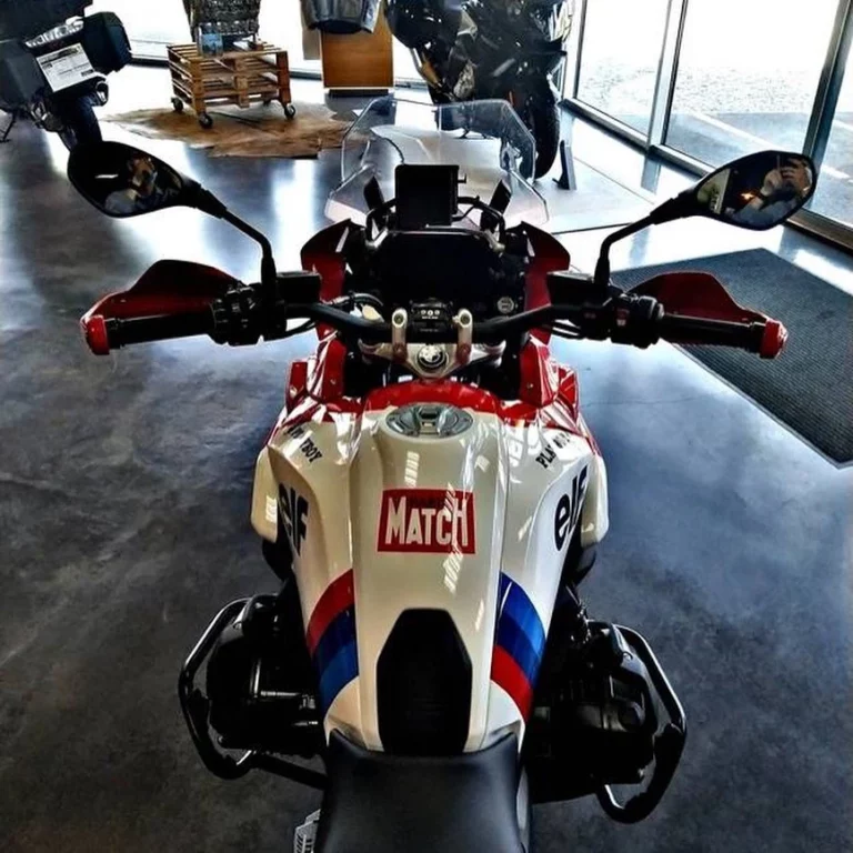 Déco personnalisée tout en peinture pour cette BMW