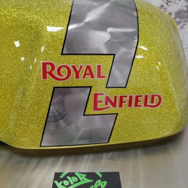 Réservoir Royal Enfield en paillette et alu brossé réalisé par kolor bikes